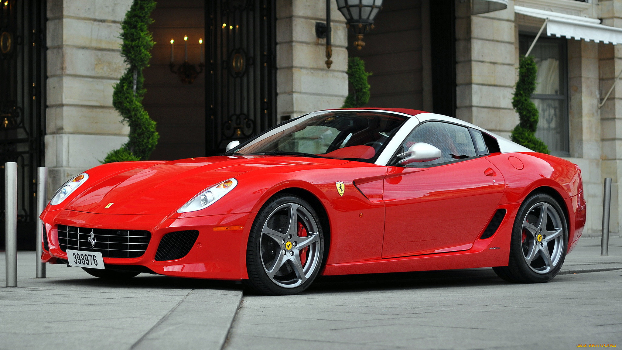 Ferrari 599 красная